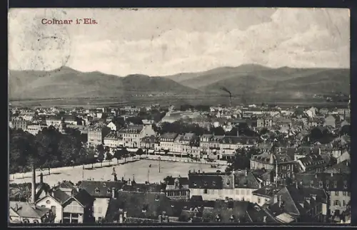 AK Colmar, Vue générale de la ville avec montagnes en arrière-plan