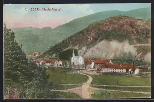 AK Odern /Haute-Alsace, Vue du village avec son église et les montagnes environnantes