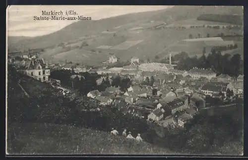 AK Sainte-Marie-aux-Mines, Vue sur la ville entourée de collines verdoyantes