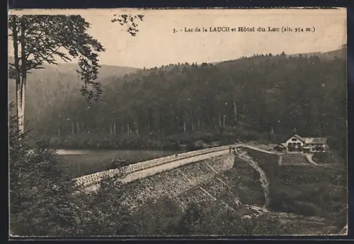 AK Lac de la Lauch, Hôtel du Lac et barrage entourés de forêt