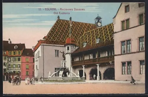 AK Colmar, Anciennes Douanes et fontaine sur la place animée