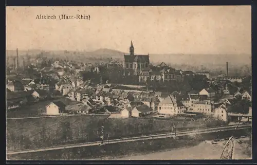 AK Altkirch /Haut-Rhin, Vue générale avec église sur la colline et maisons environnantes