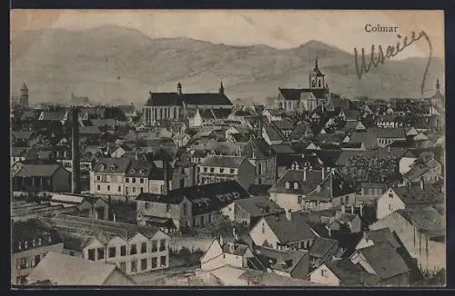 AK Colmar, Vue panoramique sur les toits de la ville et les montagnes en arrière-plan