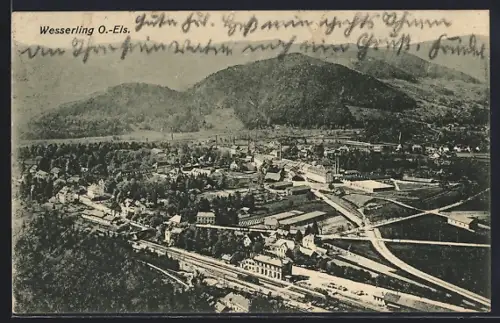 AK Wesserling /O.-Els., Vue aérienne du village avec montagnes en arrière-plan