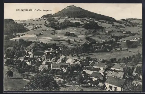 AK Schnierlach /O.-Els, Vue panoramique du village et des collines environnantes