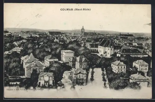 AK Colmar /Haut-Rhin, Vue panoramique de la ville avec bâtiments historiques et verdure abondante