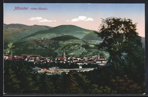 AK Münster /Ober-Elsass, Vue sur la ville avec collines en arrière-plan