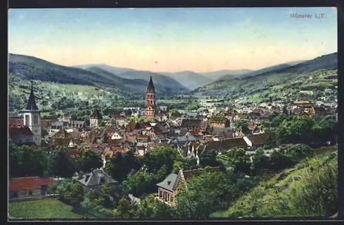 AK Münster i. E., Vue panoramique de la ville entourée de montagnes
