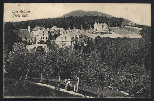 AK Trois-Épis, Vue sur le village entouré de forêts et de collines