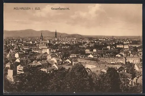 AK Mulhouse, Vue d`ensemble de la ville avec clochers et collines en arrière-plan