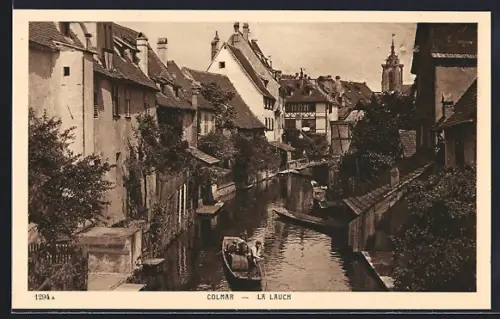 AK Colmar, La Lauch avec barque dans le canal et maisons à colombages