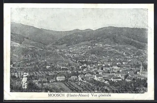 AK Moosch /Haute-Alsace, Vue générale du village et des montagnes environnantes