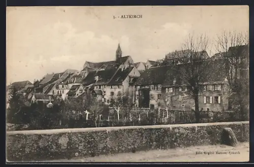 AK Altkirch, Vue du village avec église et maisons anciennes