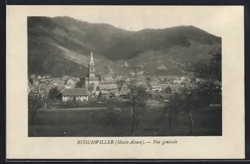 AK Bitschwiller /Haute-Alsace, Vue générale du village devant les collines boisées