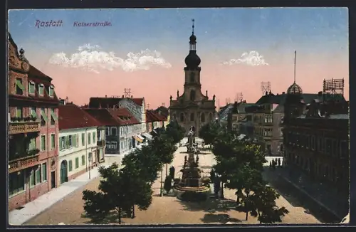 AK Rastatt, Kaiserstrasse mit Brunnen und Turmgebäude aus der Vogelschau