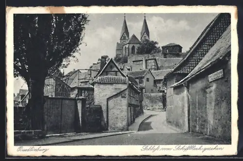 AK Quedlinburg, Schlossansicht vom Schiffbleek aus, Strassenpartie