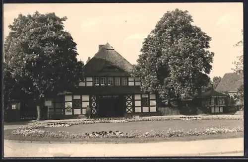 AK Berlin-Dahlem, U-Bahnhof Dahlem-Dorf mit Kiosk u. Anlage
