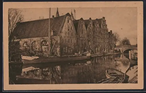 AK Lübeck, Alte Speicher an der Trave