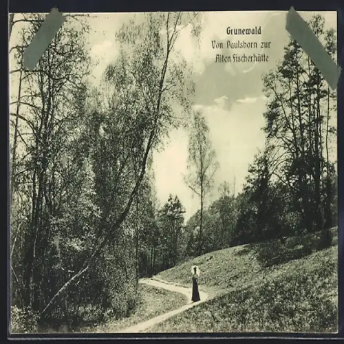 AK Grunewald, Waldweg mit Dame mit Sonnenschirm