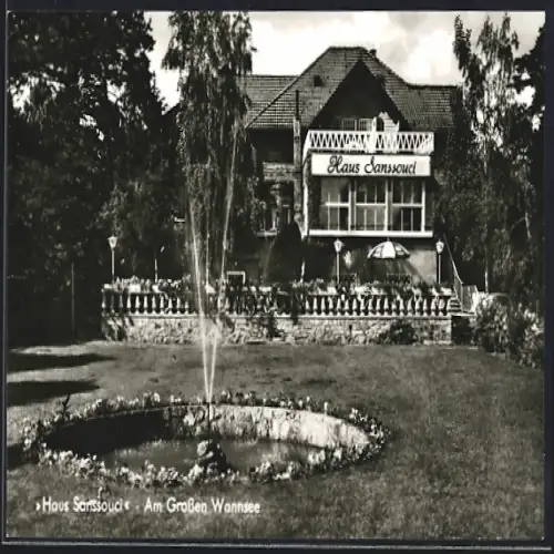 AK Berlin, Gasthaus Sanssouci mit Wasserspiel, Am Grossen Wannsee 60, Inh. Georg Hillbricht