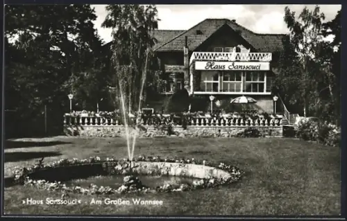AK Berlin, Gasthaus Sanssouci mit Wasserspiel, Am Grossen Wannsee 60, Inh. Georg Hillbricht