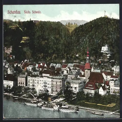 AK Schandau / Sächs. Schweiz, Ortsansicht aus der Vogelschau, Dampfer an der Anlegestelle