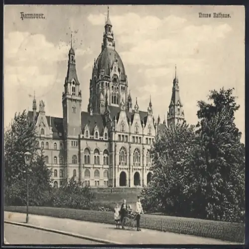 AK Hannover, Neues Rathaus mit Strassenpartie