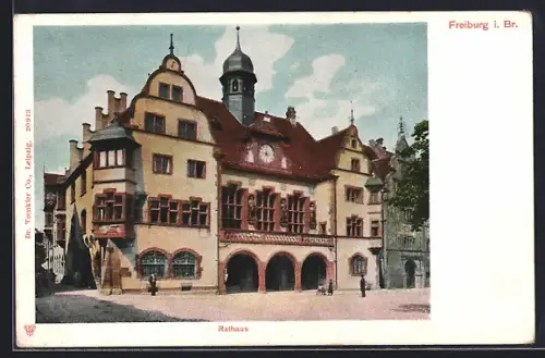 AK Freiburg i. Br., Rathaus mit Strassenpartie