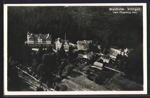 AK Villingen / Baden, Das Waldhotel vom Flugzeug aus