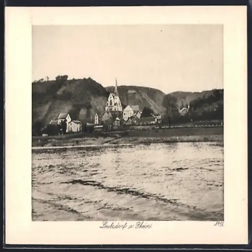 AK Leubsdorf a. Rhein, Flusspartie mit Blick auf die Kirche