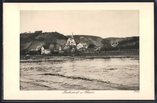 AK Leubsdorf a. Rhein, Flusspartie mit Blick auf die Kirche