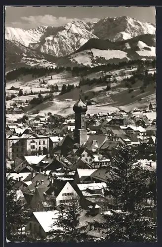 AK Immenstadt, Verschneite Ortsansicht mit Daumen