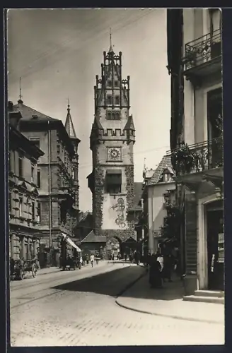 AK Freiburg i. B., Strassenpartie mit Kirche