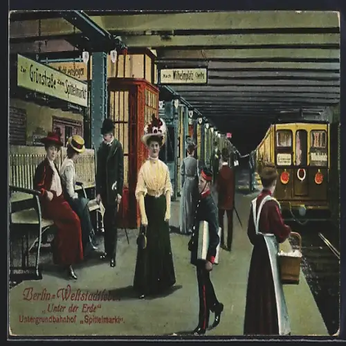 AK Berlin, Untergrundbahnhof Spittelmarkt mit U-Bahn, Leute auf dem Bahnsteig