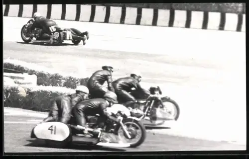 Fotografie Ansicht Berlin, Motorrad BMW, Rennmotorrad beim AVUS Seitenwagenrennen beim durchfahren der Spitzkehre
