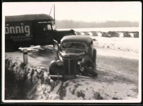 Fotografie Winter, Leipzig, Verkehrsunfall Auto Wanderer gegen Lastwagen - Kastenwagen