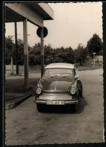 Fotografie Auto Lloyd, PKW am Strasseneck