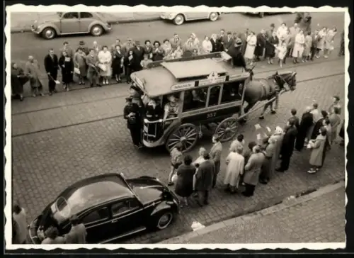 Fotografie unbekannter Fotograf, Ansicht Berlin, Fuhrwerk der Verkehrsbetriebe Nr. 357 Hallesches Tor - Chausseestrasse