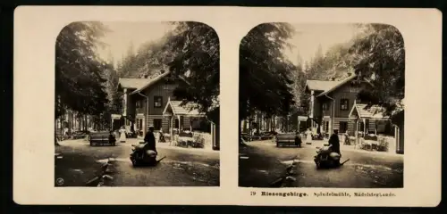 Stereo-Fotografie NPG, Ansicht Spindelmühle, die Mädelstegbaude mit Wanderer