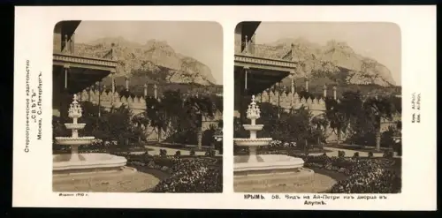 Stereo-Fotografie unbekannter Fotograf, Ansicht Krim, Blick aus einem Garten nach dem Berg Ai-Petri