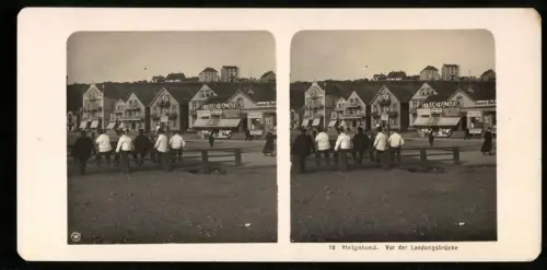 Stereo-Fotografie NPG, Ansicht Helgoland, Blick von der Landunsbrücke mit Strand Bazar