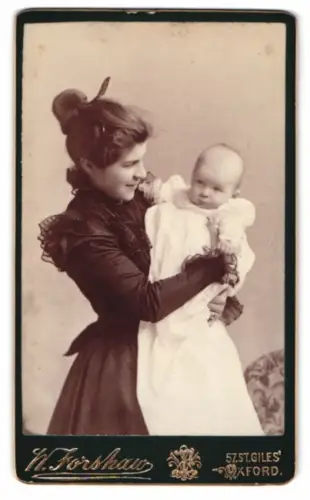 Fotografie W. Forshaw, Oxford, 57 St. Giles, Frau mit Baby, Mutterglück