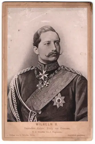 Fotografie L. Scholtz, Pirna, Kasier Wilhelm II. in Uniform mit Orden, nach Gemälde von J. Plagmann
