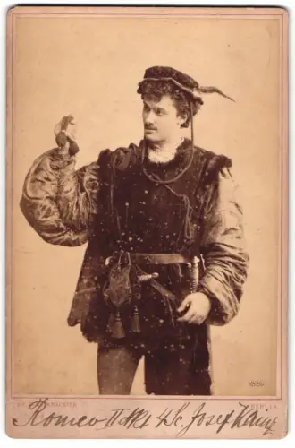 Fotografie J. C. Schaarwächter, Berlin, Friedrich-Str. 190, Schauspieler Josef Kainz als Romeo 1895, mit Autograph