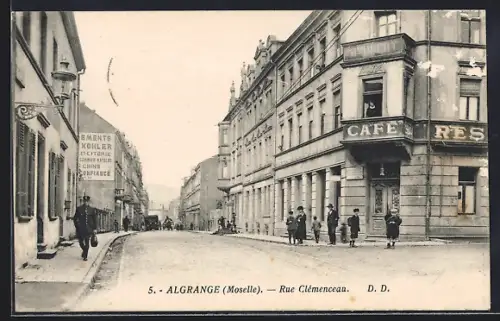 AK Algrange /Moselle, Rue Clémenceau avec café et passants
