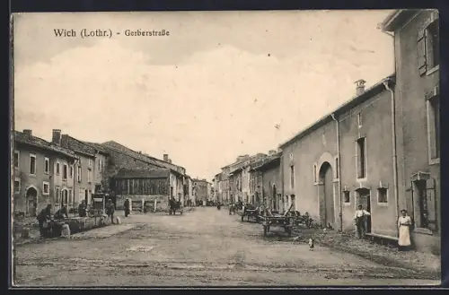 AK Wich /Lothr., Rue des Tanneurs animée avec charrettes et passants