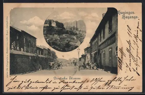 AK Hayingen, Deutsche Strasse mit Blick auf das Schloss und die Stadtansicht im Hintergrund