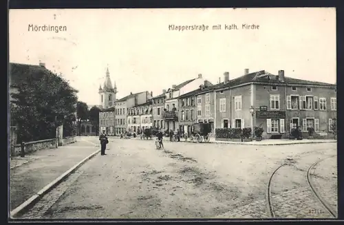 AK Mörchingen, Klapperstrasse mit kath. Kirche