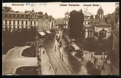 AK Bukarest, Grand Hotel mit Strasse aus der Vogelschau