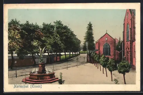 AK Marienthal /Elsass, Fontaine et église entourées d`arbres